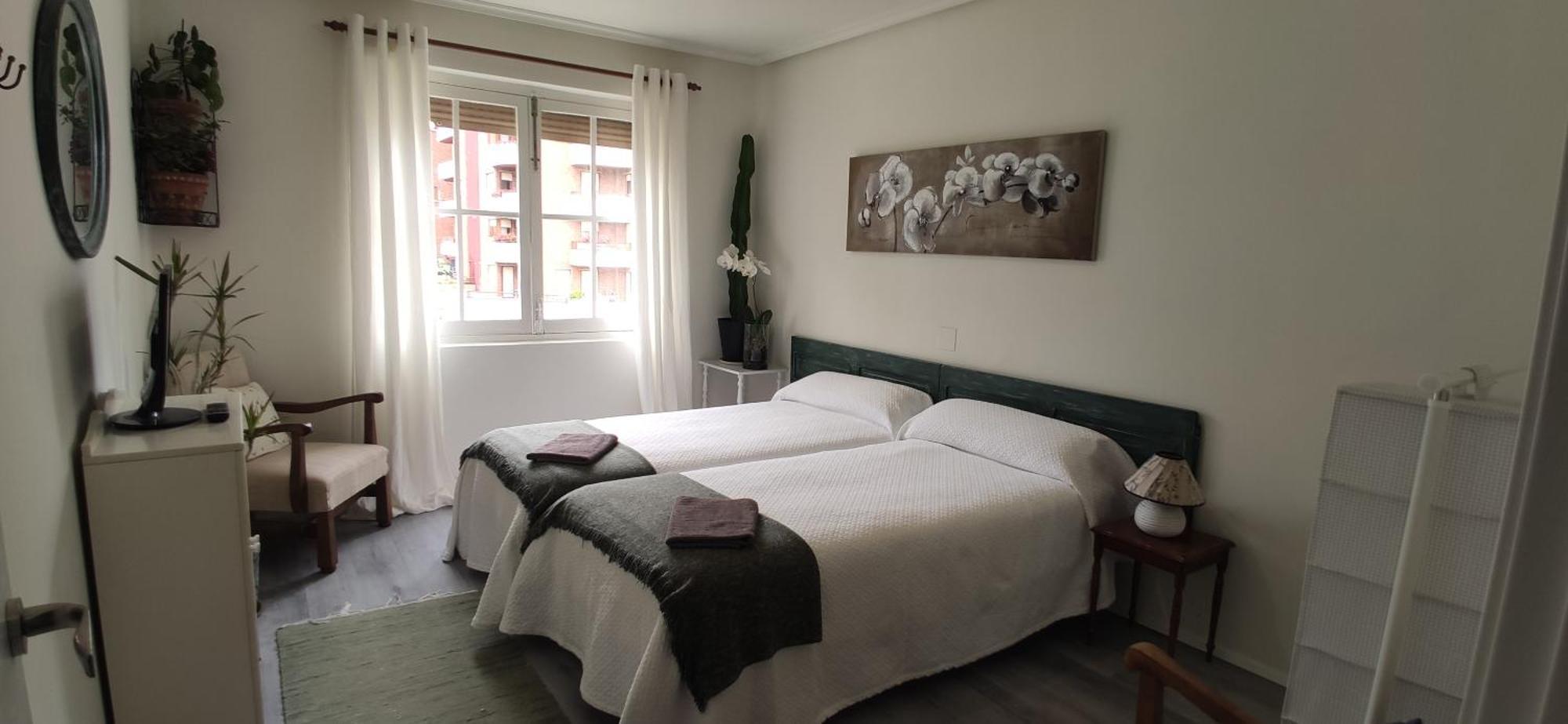 3 Con Parking Apartment *